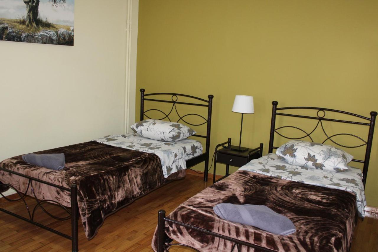 Petaluda House 2 Izabela Bed & Breakfast Athena Bagian luar foto