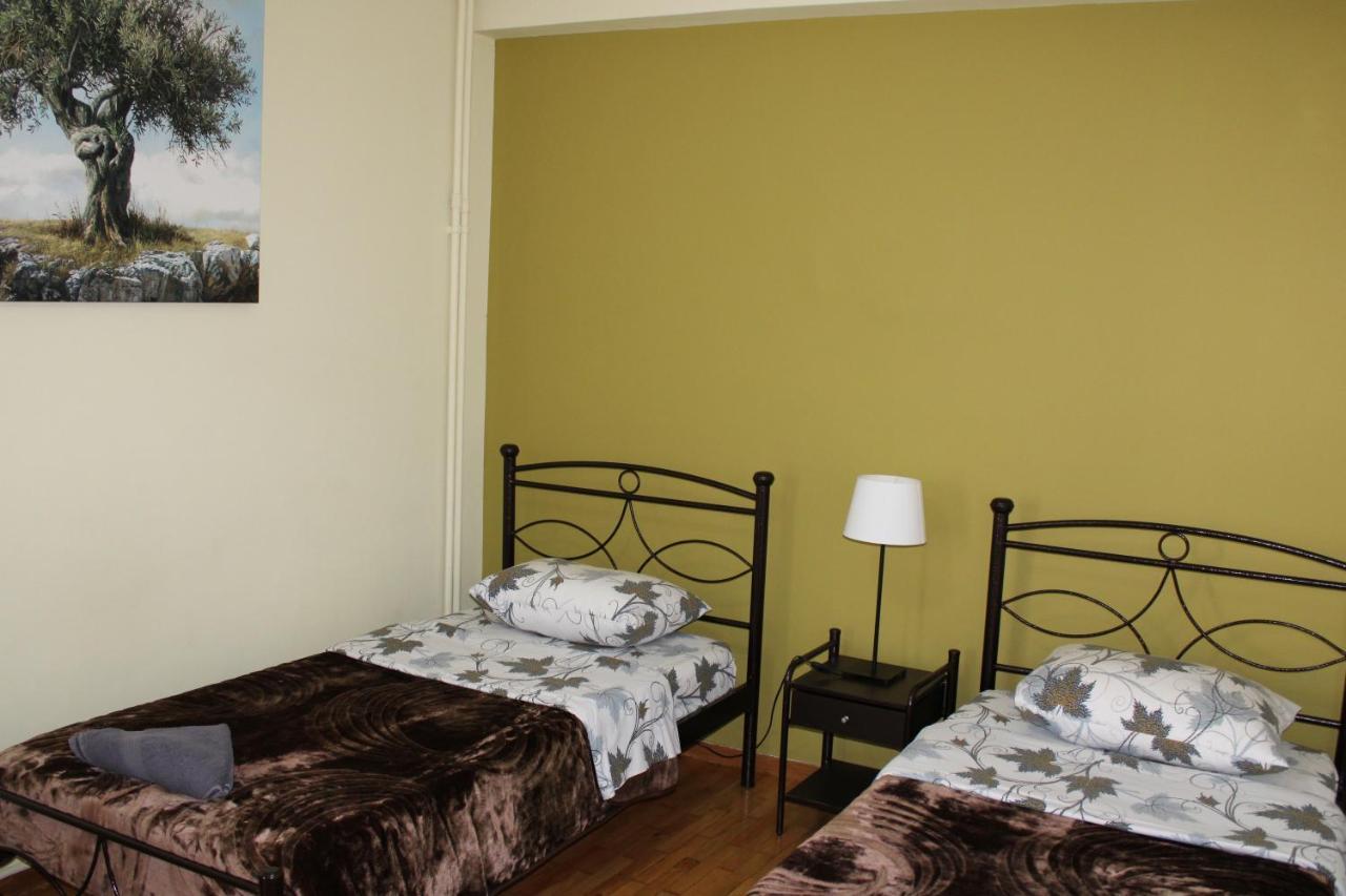 Petaluda House 2 Izabela Bed & Breakfast Athena Bagian luar foto